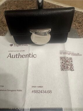 Salvatore Ferragamo Black Leather Key & Card Holder with COA NWOT